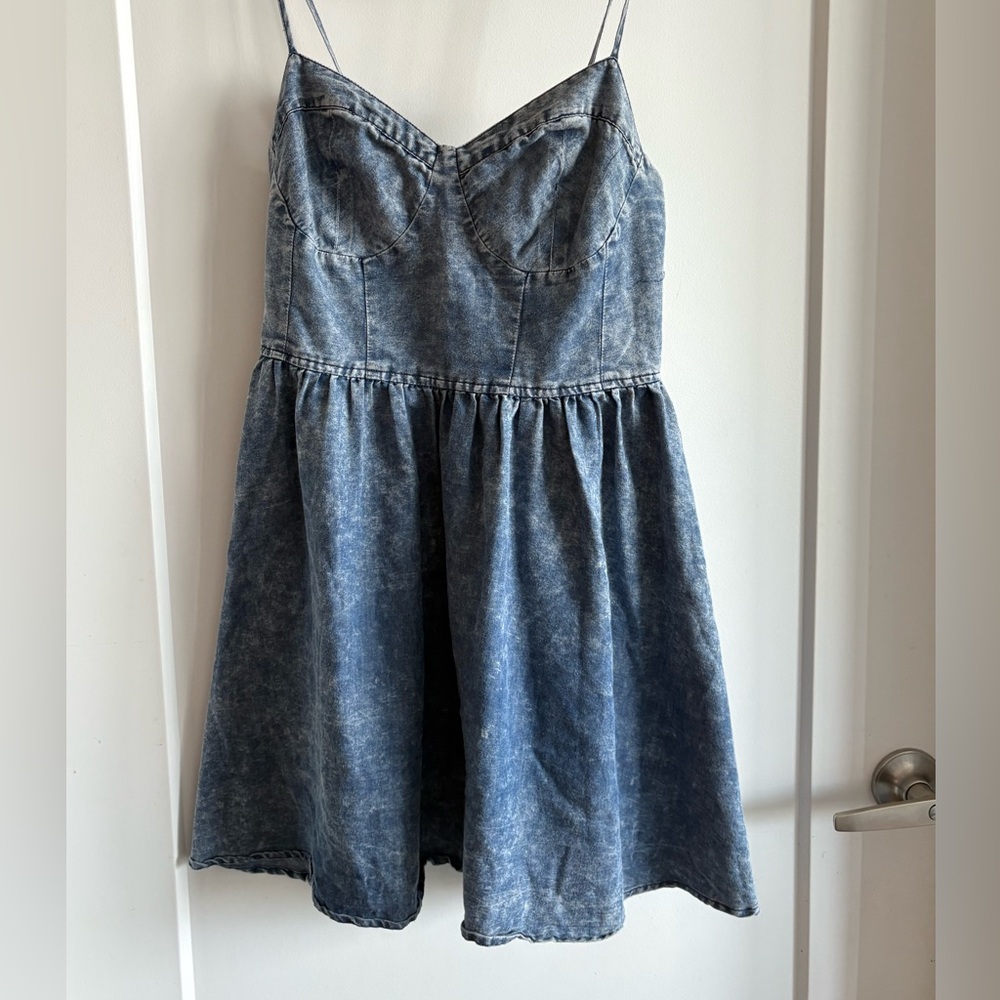 En Crème denim dress size medium
From ModCloth